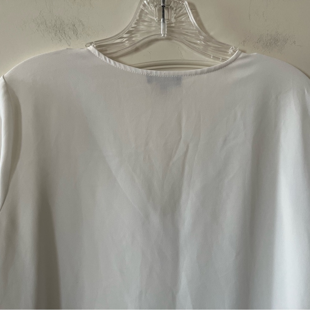 Vince Camuto Elegant White V-Neck Flowy Blouse Women’s Size Small Oversized - Picture 6 of 14